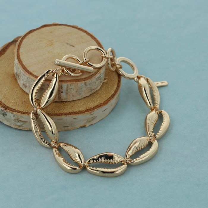 Golden Seashell Bracelet - Image 2
